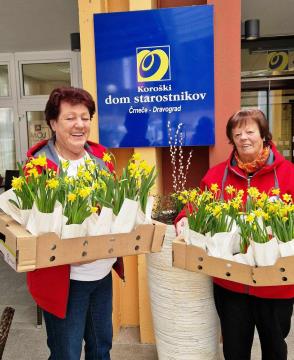 Prostovoljke RK Ravne in Kotlje ob Dnevu žena obiskale domove starejših (3)